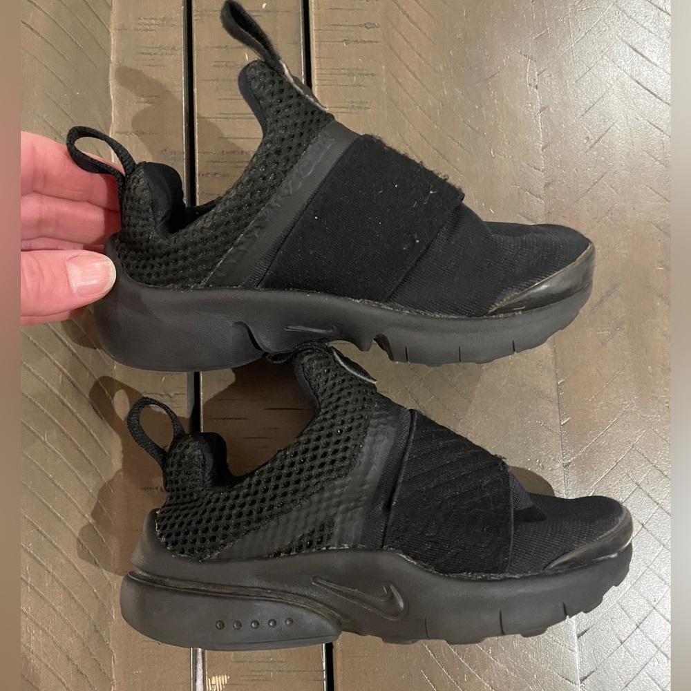 Nike toddler black sneakers.